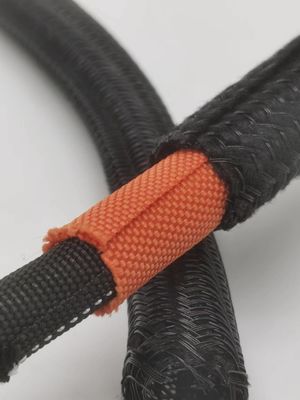 สีดํา PET สับผ่า Self-Wrapping sleeving ความยืดหยุ่นสูง